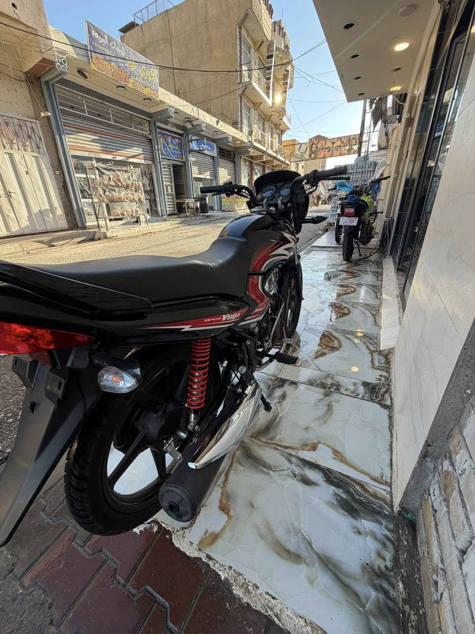 معرض القريشي ديالى بعقوبة قرية خرنابات المصداقيه عنواننا ✌️***********😍
توفر هوند الصنع هندي اصلي موديل 25 دراجه ثاني تبديل دهن اله ماشي 350 كيلو شراي يتصل بخدمتكم 👏
