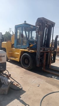 شوكية ١٠ طن • كوماتسو • بصرة