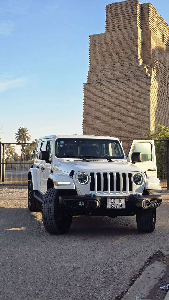 Jeep Wrangler  2023   2 صحاري  2.0L  plug-in
حجم المكينه : 2000 تيربو + هايبرد + بلكن شحن 
الشحن يمشيك 30 ميل
المسافه المقطوعه 32  الف  كيلو
السياره اكلين بدون حادث 
ما عدا شخط بلباب اسايق 
اموضح بل صوره 
شرط سونار       
رقم بغداد الدولي
1.قماره تتفصخ اصير كشف
2.بصمه 
3.لوكير
4.كشافات 
6.شحن خارجي
7.بك لايت لد 
8. شاشه
9.سستم صوت دمام خلفي + امامي 
10.لايتات زنون هايلوجين
11.كشنات جلد اسود بلادي 
12.سقف اسود بلادي 
13. تحكم استرين
14. ويل حجم 20
 السعر 325 وبيه مجال 
مكان السياره بغداد  المدائن للأستفسار اكثر اتصل ***********  غير متواجد عل الفيس
