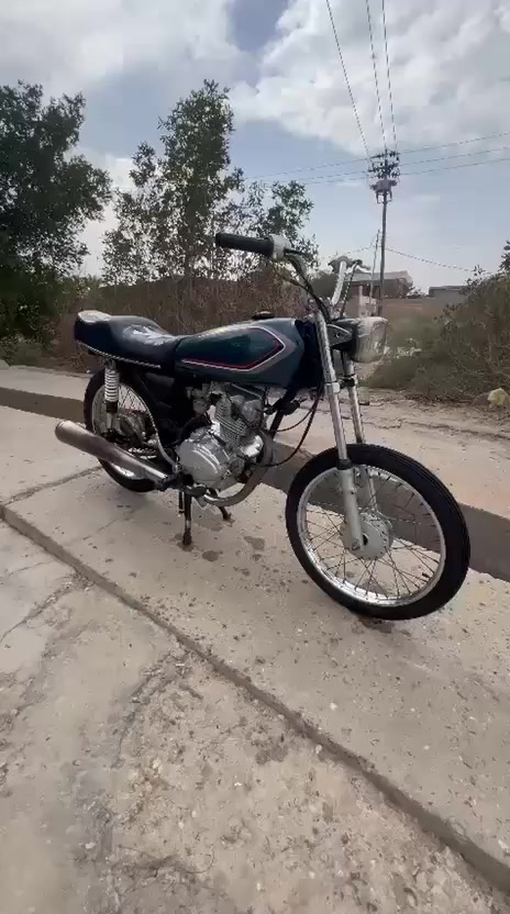 متاح دراجه للبيع دراجه نضيفه ادوات بكان بصره الهارثه السعر 425 وبيهه مجال رقم الهاتف ***********
