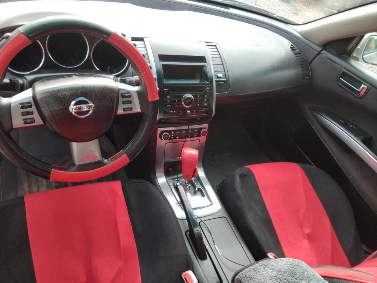 نيسان مكزما 2008 سياره جاهزه من كلشي 
بيها قطعه وحده كلير بدون صبغ سياره رقم بغداد جديد مكينه كير مكفولات مكانها ديالى سعرها 67 وبيها مجال 
***********
