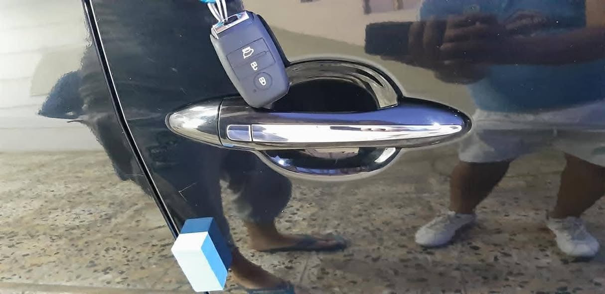 السلام عليكم
سيراتو للبيع فول الفول موديل 2017vip 
بصمه تشغيل والابواب والصندوك 
سلايد روف تبريد قطعتين امامي وخلفي كشنات جلد وكشن السائق كهرباء الكشنات الاماميه تدفئه وتبريد والكشنات الخلفيه تدفئه خزن وضعيات كشن السائق تدفئه بالستيرن شفتات sport بالستيرن تحكم الستيرن فول ويل كب كروم خمس تايرات حجم 17
10 ايرباكات دشبول وستيرن وتكم لايت زنون امامي لد امامي نهاري لد خلفي
 حساس امامي حساس خلفي
 كامره خلفيه بلادي رادار جانبي نظام النقطه العمياء بالمري الجانبيه رادار خلفي تنبيه عند الرجوع للخلف والتنبيه بقدوم سياره من الجوانب الخلفي ويمين ويسار نظام مانع انزلاق ABS.EBS
حساسات بالاطارات نظام ترحيب عند الاقتراب من السياره شاشه لكشف الاعطال والتحكم بمميزات السياره شاشه لمس منافذ شحن واوكس مثبت سرعه كروز 
ثلاجه بالجكمجه محرك 2000 دوش رقم اربيل الدولي الجديد  بسمي سنويه تحويل مباشر 
بيهه باب خلفي  بارد فقط بدون صبغ وجاملغ خلفي سحب كارت كد شبر ومشتغلهه يم المندلاوي ماشيه 24 الف كيلو متر
السعر 155 وبيهه مجال قليل للاستفسار اكثر الاتصال على الرقم ***********
