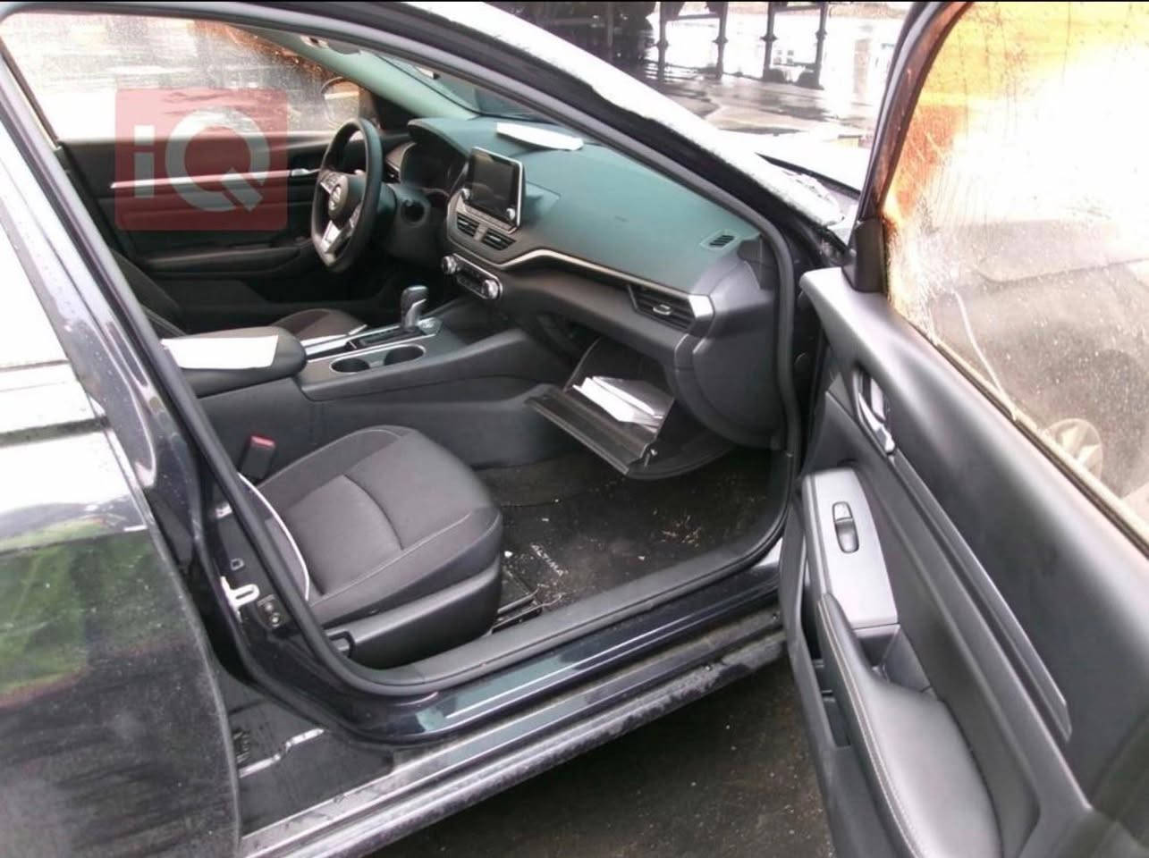 نيسان التيما 2022  SV🚘 
🔥 Nissan Altima 2022 SV 🔥

🚘 مرقم كربلاء 🚘 

📃 اليكم التفاصيل الآتية 👇🏻

🚘 امريكي 
🚘 ماشيه 93 الف كم
🚘 موديل 2022
⚙️ حجم المحرك V4 2.5L
⚙️ كير Cvt
🐎 بقوة 188 حصان 🐎🐎
🔑 مفتاح التشغيل بصمة 
🔑 تشغيل عن بعد 
🚗 دفع امامي
📍حساسات أمامية 
📍حساسات خلفية 
💡لايت زينون & LED 
🚘 دخول بصمة ذكي 
🛞 حجم الاطار 205/55R16
🛞 4 دسك
🛞 حساسات ضغط الاطارات /مسروقه جميهعا في امريكا
🎈عدد AIR BAG 6
🚗 ا ABS  
🖥 شاشة تدعم Apple Car play  
🛣 مثبت السرعة 
💺تتسع المقصورة ل 5 ركاب
💺المقاعد لون اسود 
💺حركة مقعد السائق كهرباء  
❄️ قطعه تبريد واحده
🚘 أوضاع القيادة Drive Mode 
⛷️ نظام مانع الانزلاق 
🥤حاملات الأكواب 
الضرر في امريكا حسب ماهوه موضح في الصور كله راجع بارد كارت ( عدا نصف تكمه خلفيه حار وصبغ ) اما الباقي تكحيل كارت
مستورده باسمي من امريكا  دخلت للعراق 2024\5\1
💵 السعر 165 ورقه
📍كربلاء

لاستفسارتكم يرجى الاتصال على الأرقام :***********
