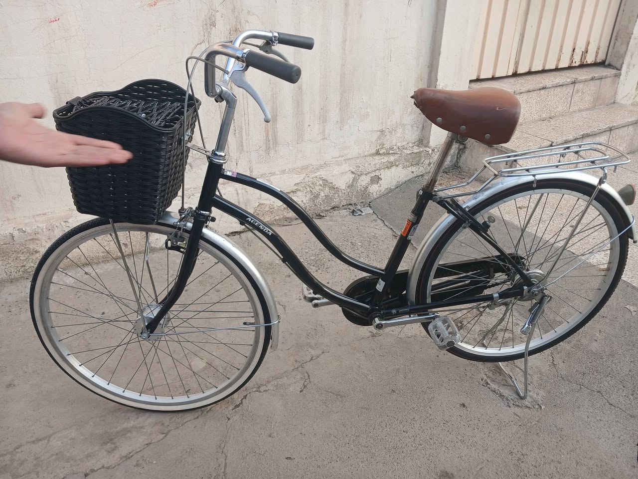 بايسكل عبد الحليم جديد 
الحجم 26 
لون اسود برغي مامفتوح 
السعر 75بي مجال


**إذا كنت صاحب هذا الإعلان وتريد حذفه لأي سبب، رجاءا أرسل رسالة إلى الدعم الفني**