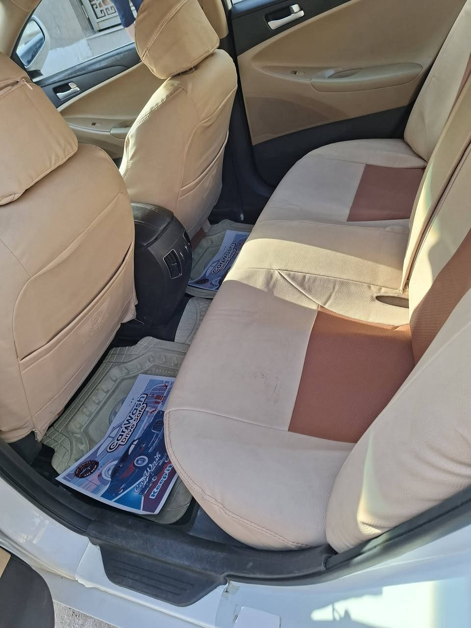 أفلح من صلى  على محمد وعلى آل محمد 

خليجي
٢٤٠٠ دوش
ما بيها ضربة 
الكير و المكينة ما مفتوحة 
١٤٥ الف كيلو 
صدر جديد 
دوشمة جديدة 
منظومة تبريد و فريز جديدة 
تايرات جيدة
٢٠١١
بانوراما 
مري شفط
بدون ضربة 
بس راشها راعيها السابق كلير للحفاظ على الصبغ حسب تفكيره
وجاي يتكشر و يطلع الصبغ الأصلي ابيض ناصع 
تنفحص على القلم فقط تعديل بسيط جوة المراية مال باب السايق  تقريبا دائرة ٢٠ سم و بيها جرد صغير بالبنيد مكحلة كد ٥ سم
باقي السيارة كاملة و مال جناي اريد ابيعها اخذ أحدث

السيارة باسمي 
السعر المطلوب ١١٥ 
***********
مكاني زيونة

و ربي يوفقكم
