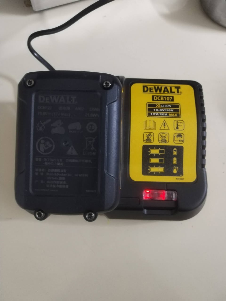 شاحنه وبطاريه ديولت جديد غير مستخدم بطاريه صغيره اعتقد مال كبان ليزري لان أصغر من مال دريل سعرها ٤٠ الف


**إذا كنت صاحب هذا الإعلان وتريد حذفه لأي سبب، رجاءا أرسل رسالة إلى الدعم الفني**