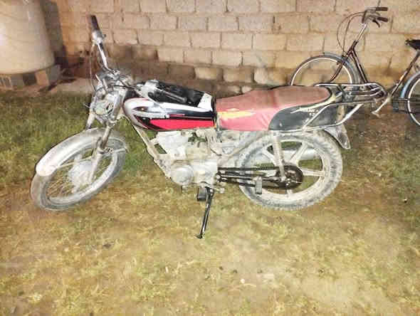 دراجه للبيع ارشه موديل 17 مكاني ديالى مقداديه السعر 180وبيه مجال  رقم الهاتف *********** الدراجه هيه وصخه اخذتله صوره
