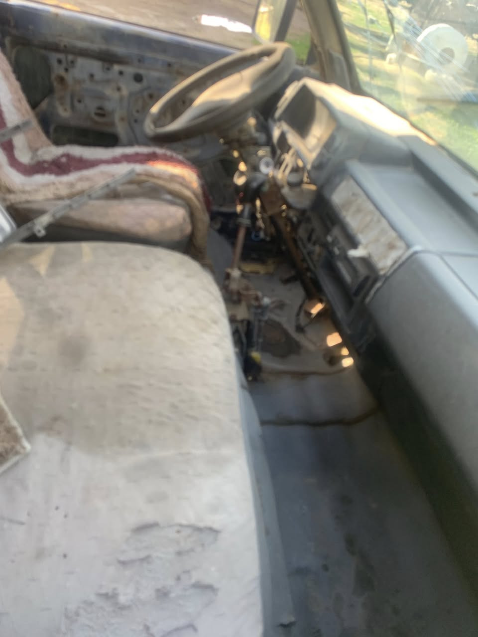 من رخصت الادمن 
سلام عليكم كيه بيستا للبيع أو مراوس حسب القناعه كير محرك كفاله شواصي مال السايق معمر و3سليمات غرفته حلوه السياره فد ملاحضه السياره ممشتغله وغرض البجم موجودات وجامه الخلفيه موجوده السعر 25 وعليها غرامات تنكطع من السعر عليها 800الف راعيها يريد مداور مكان السياره بغداد اليوسفيه ***********
