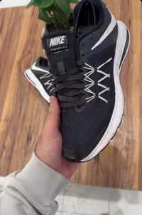 قطع حلوه ومرتبه الاسود reebok والاخر nike قطع اصليه ميه بالميه نضيفه ك...