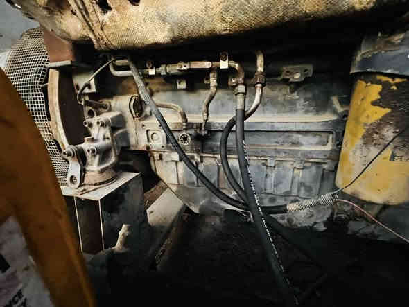 السلام عليكم 
مولده كاتم  للبيع 16سلندر دبل شوته مروحه كبيره تانكي كاز ١٥٠لتر راس توليد نضيف
كفره موجود محركه كمنز 
أي استفسار 
***********
***********
