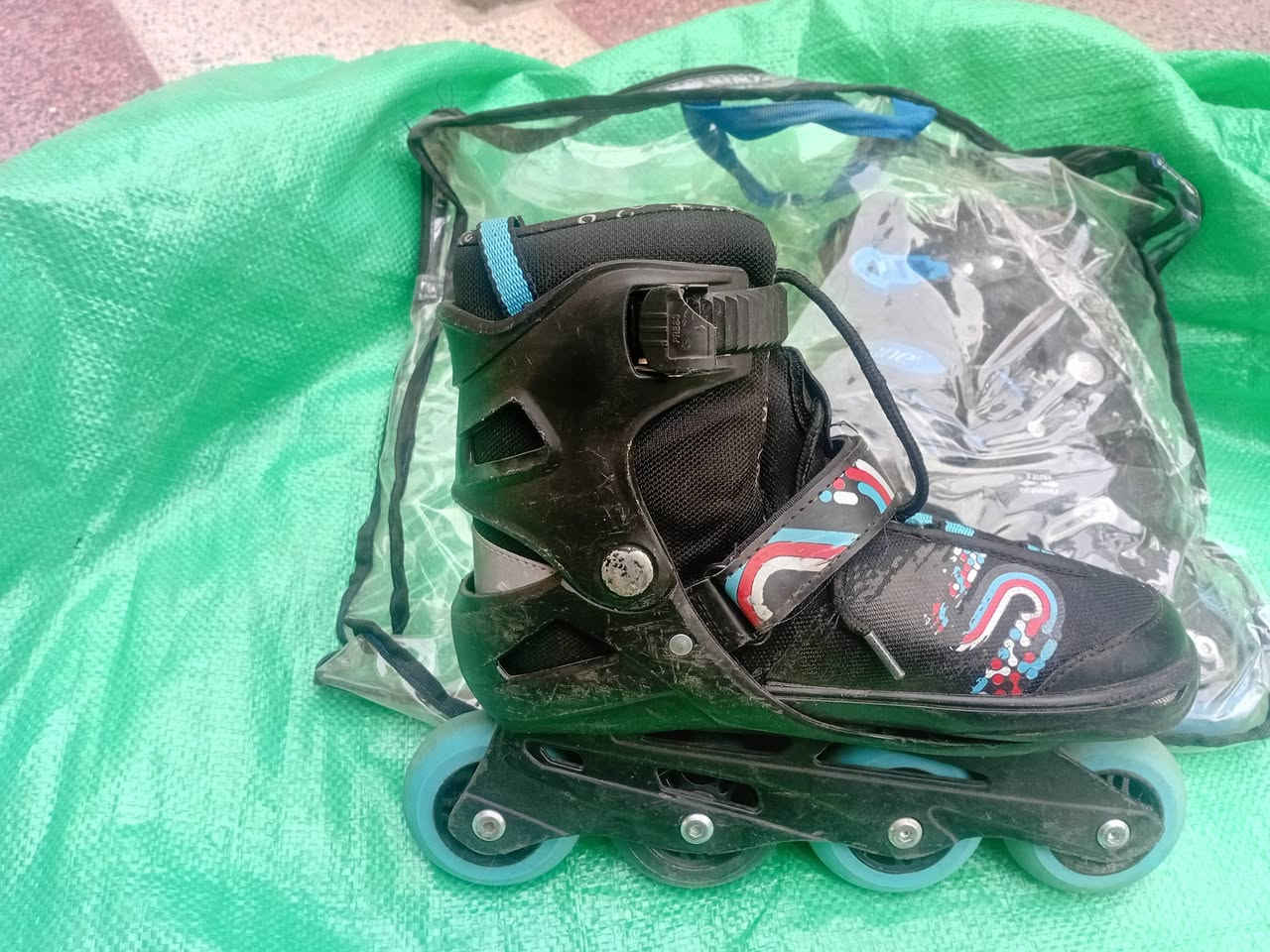 السلام عليكم 
سكيت مستورد اوربي جلاتيني  
مستخدم نظيف جدا 
كل قطعه وسعرها


**إذا كنت صاحب هذا الإعلان وتريد حذفه لأي سبب، رجاءا أرسل رسالة إلى الدعم الفني**