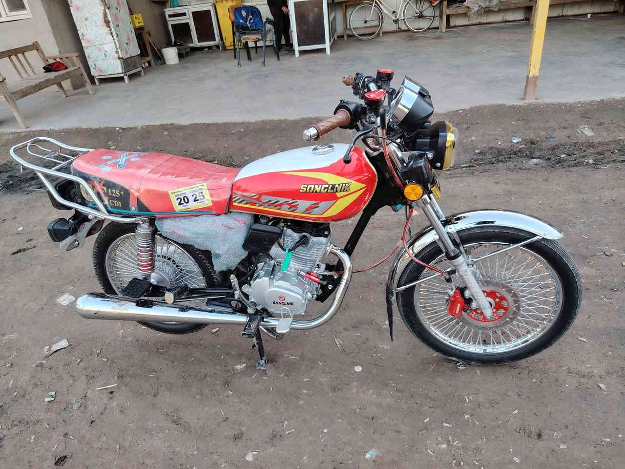 سلام عليكم تايكر للبيع موديل 25 اوراق كامله مكاني بابل محاويل صار شهر من طالعه من الوكيل السعر 775 وبيه مجال حك الجيه وهذا رقمي ***********
