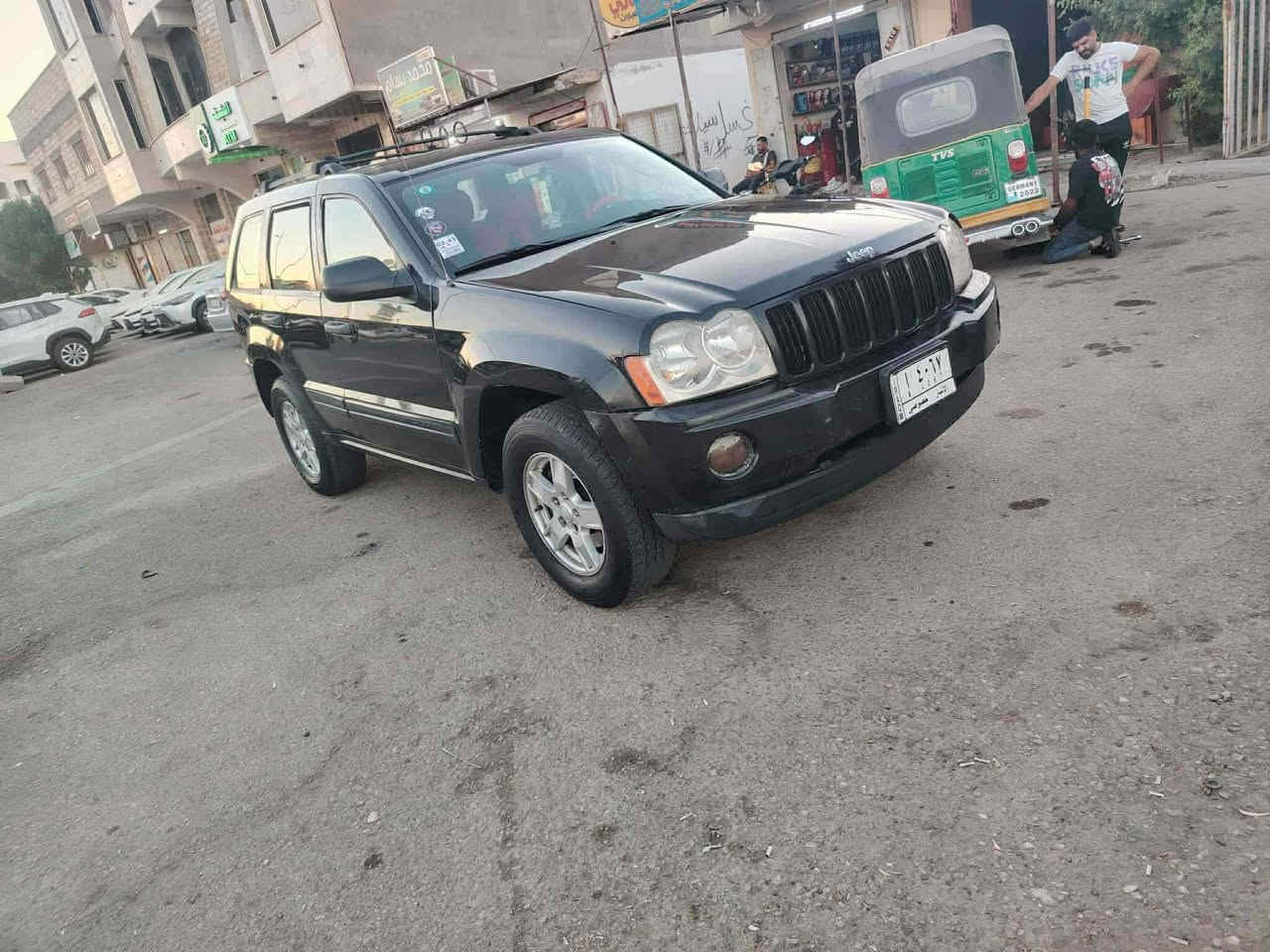 السلام عليكم Jeepشيروكي السياره حلوه وكاعده محرك 3و700 بيع او مراوس للستفسار اتصال  عل رقم ***********
