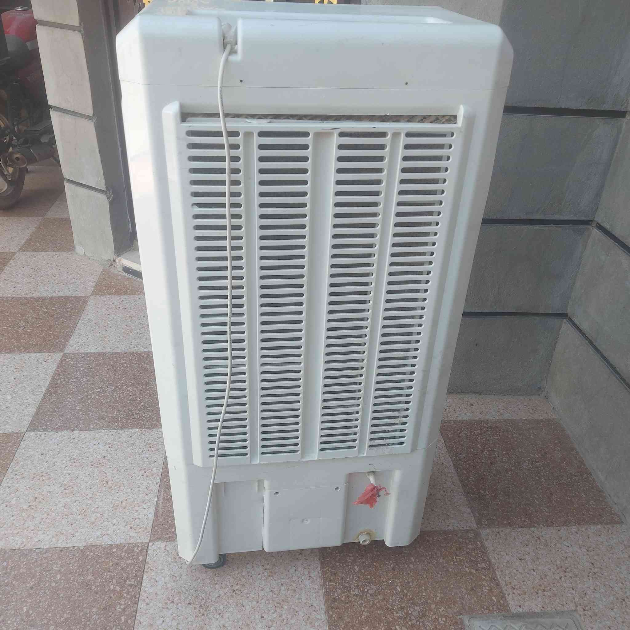 كونفيرة جديدة  استعمال قليل للبيع ثلاث سرعه واتربم حساس. يشتغل وعلفحص مابية اي ضررر  مكاني حله
*********** ( السعر 110
