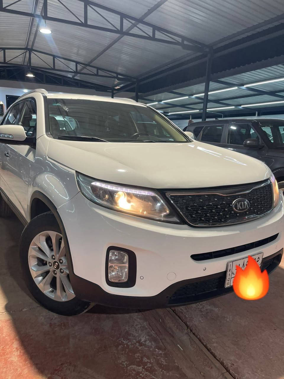 السلام عليكم 
كيه سورنتو 
موديل 2014
خليجيه 
محرك 2400دوش
مواصفات السياره 
شاشه كامره 
اشاير بل مري 
مري شفط 
7راكب 
السياره كلش حلوه ومامتعوبه 
بسمي السياره رقم بغداد 
سعر السياره 160 وبيه مجال 
اي استفسار الإتصال ***********
