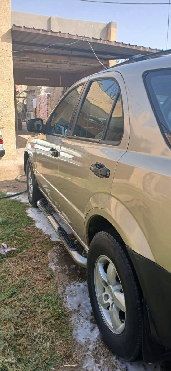 سورنتو مديل 2006 للبيع
السيارة مصبوغ حزام بدون حادث رقم بغداد صدامي تحويل ثاني مكينه وكير بطه بالصندوك كلش نضيفة وجاهزة للاخير مابيها اي نقص تاريك للبصرة شلعه بطناش اشك الكاع مكان السيارة بابل 
السعر 75 بيها مجال حك الجية 
رقم الهاتف ***********
