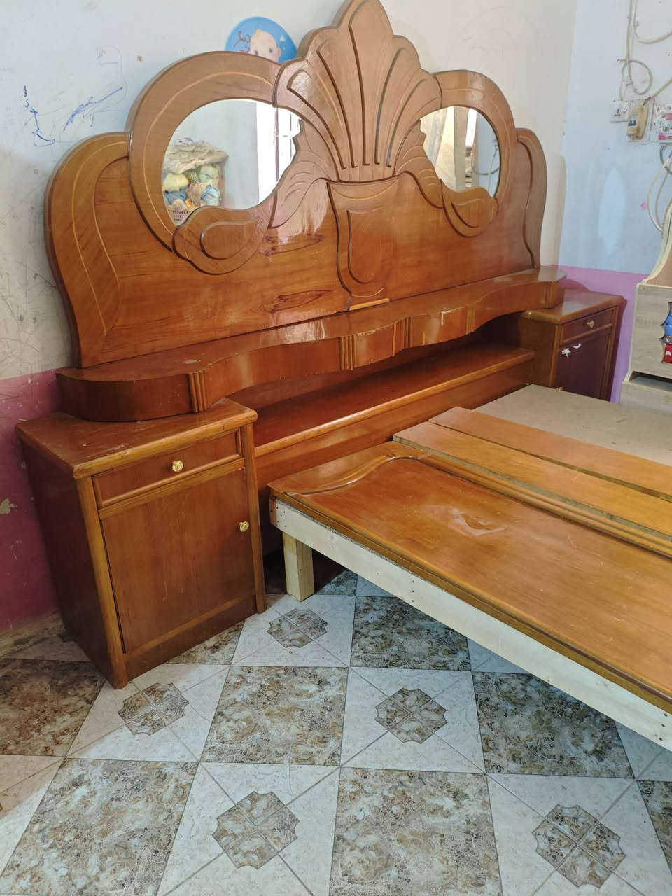 غرفه اخشاب للبيع.صاج عراقي للاستفسار/***********/***********
