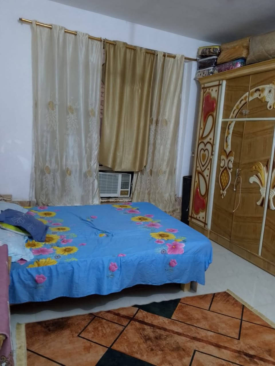 السلام عليكم بيت للبيع ٢٠٠ متر حي الحوراء شارع الكفاح بسمي خدمات كامله تبليط ارصفه ماء مجاري نت ضوئي بناء سنه ٢٠١٢ طابق ونص السعر ١٢٠ للاستفسار الاتصال على الرقم ***********
