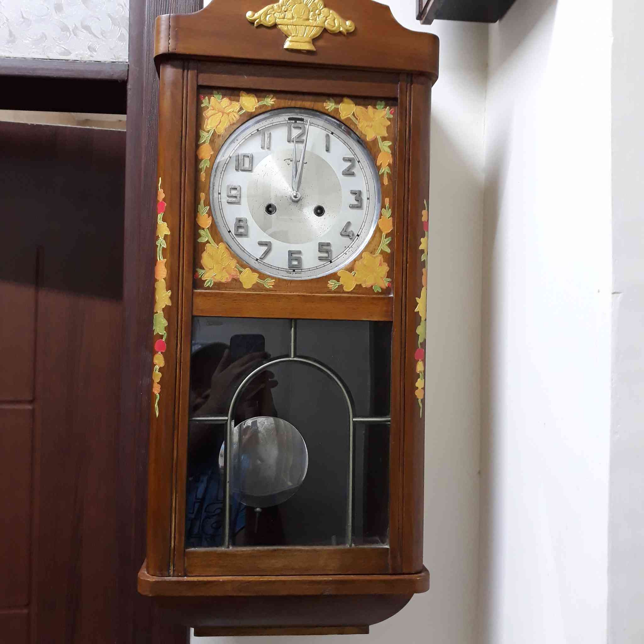 ساعة جدارية المانية انتيكة تكويك ذات طول 75 سم و عرض 30 سم و عمق 15 سم 

قطعةذات زخرفة مميزة جميلة جدا 

مكفولة من اي عطل او خلل تعمل 100 % يوجد توصيل لكل محافظات العراق 

كما موضح في الصور و الفيديو 

السعر مباشرة على الخاص


**إذا كنت صاحب هذا الإعلان وتريد حذفه لأي سبب، رجاءا أرسل رسالة إلى الدعم الفني**