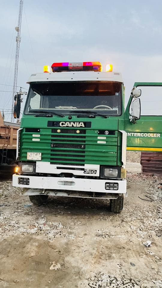 سلام عليكم سياره للبيع سكانيه 113 مكينه 12 ونص كير 5في 5 شاصي مكفول مجموعه بايجر تخم تاير رقم دياله إنكليزي 
***********
