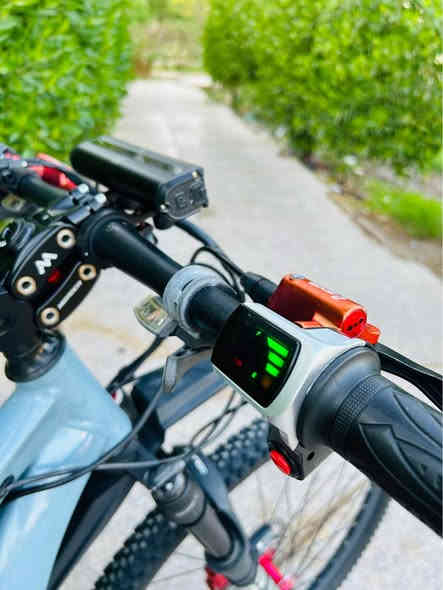 السلام عليكم🩶
للبيع بايسكل جبلي شحن حجم 29 فريم عالي 
فول مواصفات بريكات دهن ماركه زوم احمر
الكير الامامي 3 والخلفي 8 سستم A5
سرج دروبر تحكم ستيرن دبل امامي امامي هواء تحكم ستيرن
بريكات حساس امامي وخلفي لايت امامي 6 عدسات 
جاملغات امامي وخلفي ماركه جاينت الملف 500w
 والبطاريه 48volt سرعه 60 مفتوحه حقيقي 50   منفذ شحن 
السعر 750 الف قفل الشراي يخابر ميعجبك اعبر المنشور ✨
مكاني بغداد الشعله حي الجوادين 
للاستفسار /*********** بغداد
