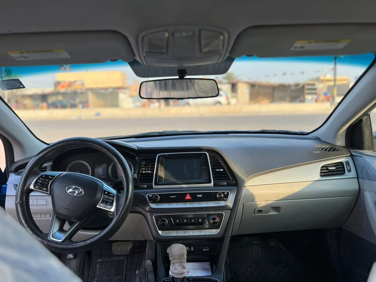 سوناتا موديل 2018محرك 2.4امريكي
ماشة 93m
كير 6نمر 
حادثها جاملغ ايسر امامي سرقة
باقي السيارة مكفولة 
استخدام شخصي 
سعر 130بي مجال بسيط
***********
