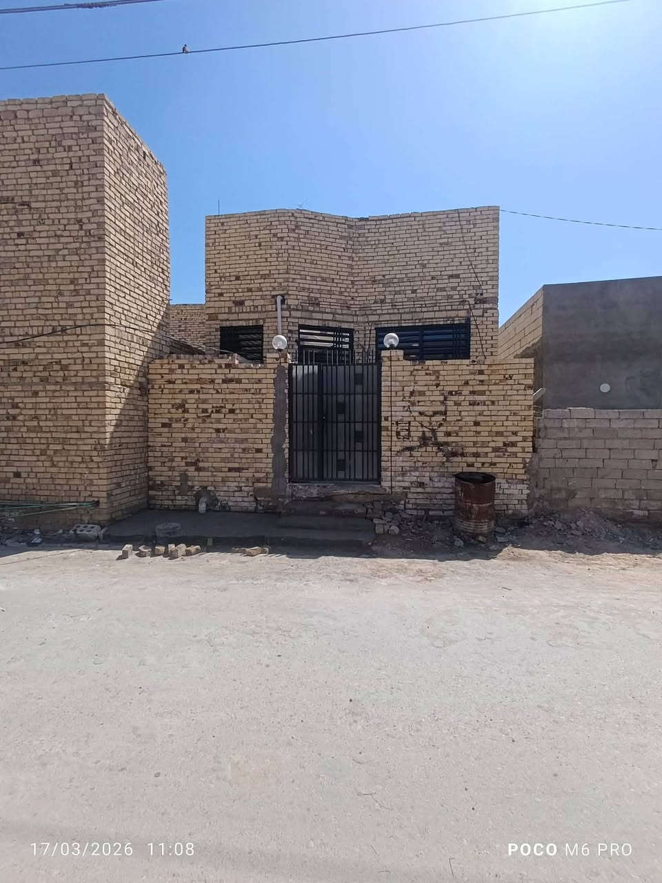 سلام عليكم بيت مساحه 100 متر واجه 6ونص ونزال 16 حي الامين قريب ع شارع العام نزله سيد حسين ابو الانشائيه بيت جديد  بناء 2026 
***********
