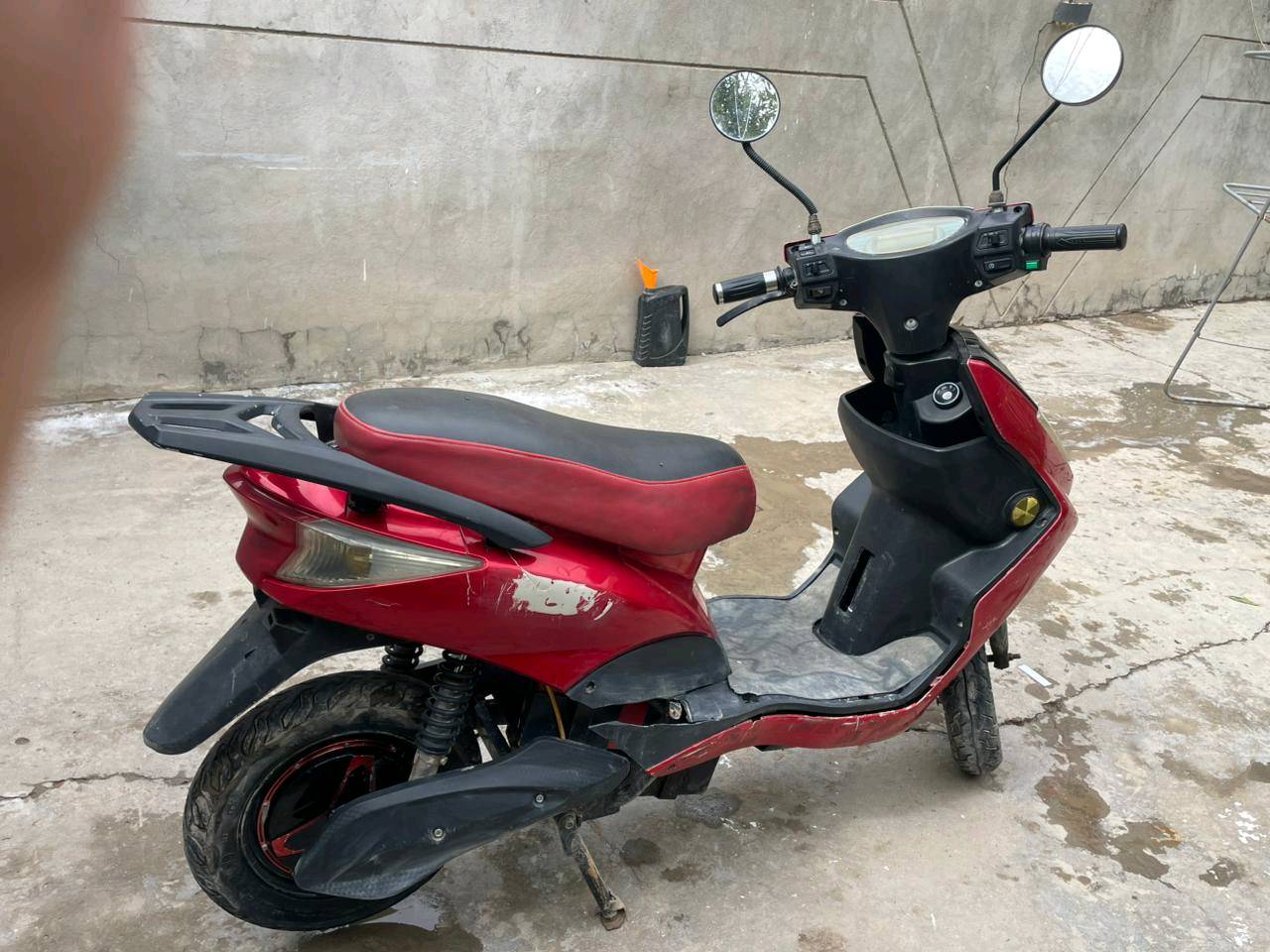 الدراجة كاملة ما بيهة اي نقوص بطاريات جدد بصمة اسويج لايت عالي ناصي  تايرات جدد خمس بطاريات 