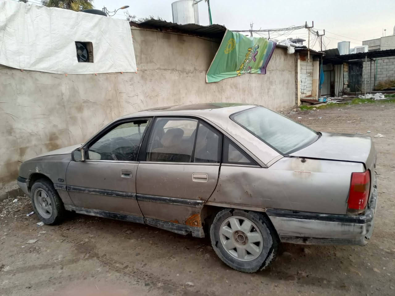 أوبل اوميكه حجم  20 كير ومحرك شرط بيها وكاله مروريه الوكيل يحول بيها العقل عاطل بيها كابون بانزين
السعر 12$وبيها مجال مكلف بل نشر للستفسار
***********
***********
