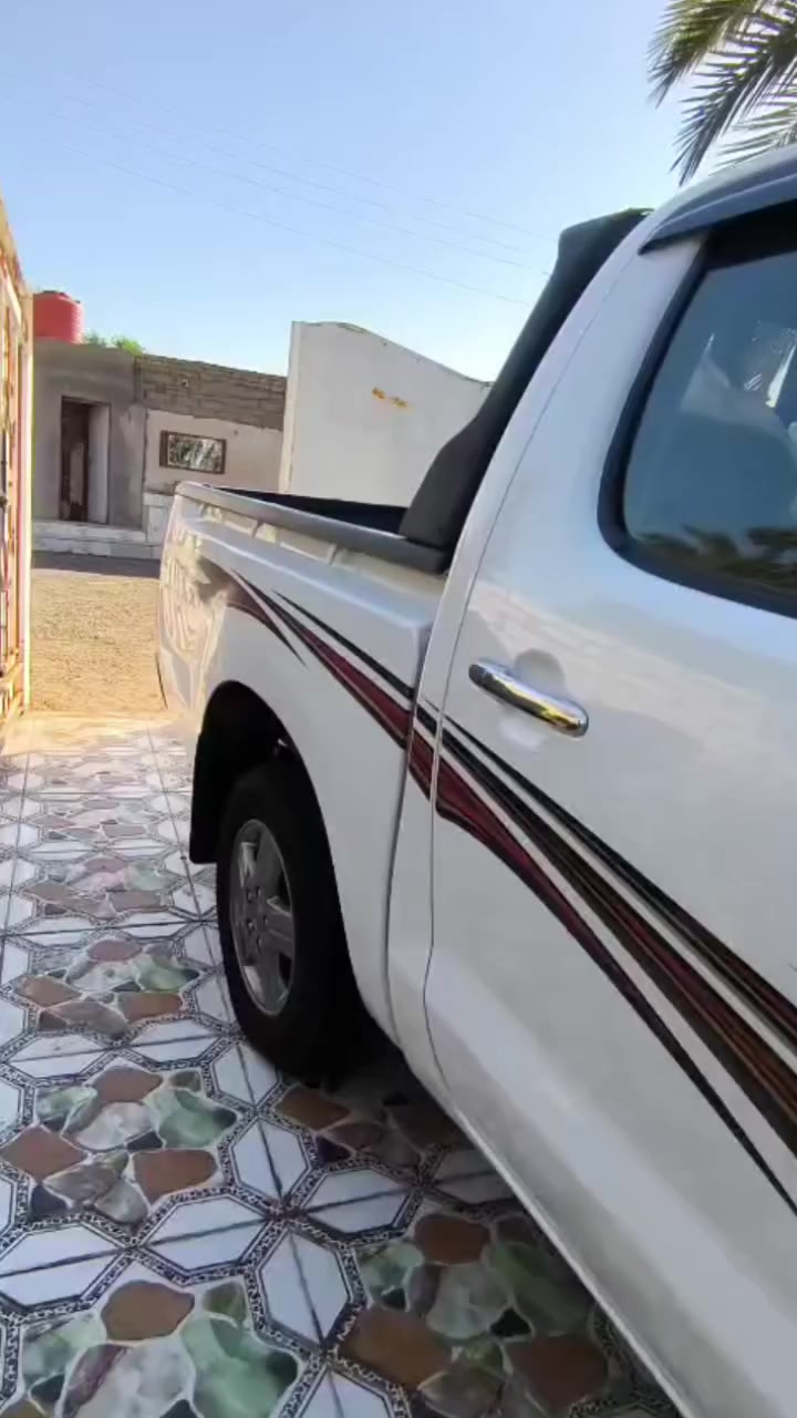 السلام عليكم سيارة هايلوكس فلاونزه مكفوله كفاله عامه من كلشي تايرات جدد حداديه جديده السيارة نضيفه مثل ما موضحه بالصور للاستفسار على الرقم ***********
