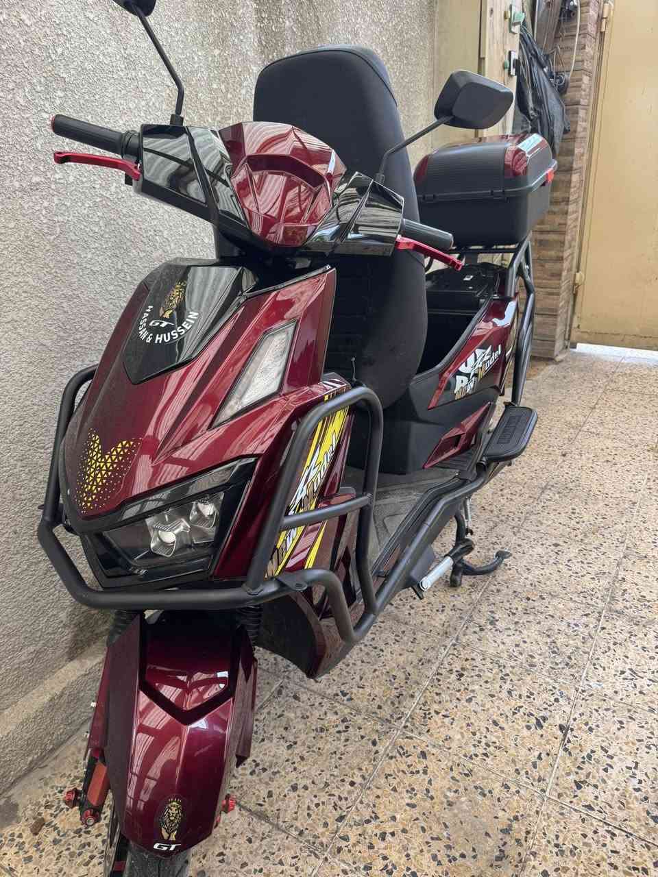 السلام عليكم دراجه شحن نوع ماتركس
٦ بطاريات  مسطره ٣٨ امبير 
ملف ٣٨٠٠ واط
سرعه ٨٥ 
٤ نمر 
دراجه جديده استخدام جدا قليل 
مكاني بغداد الشالجيه قرب جامع براثا 

*********** واتساب
