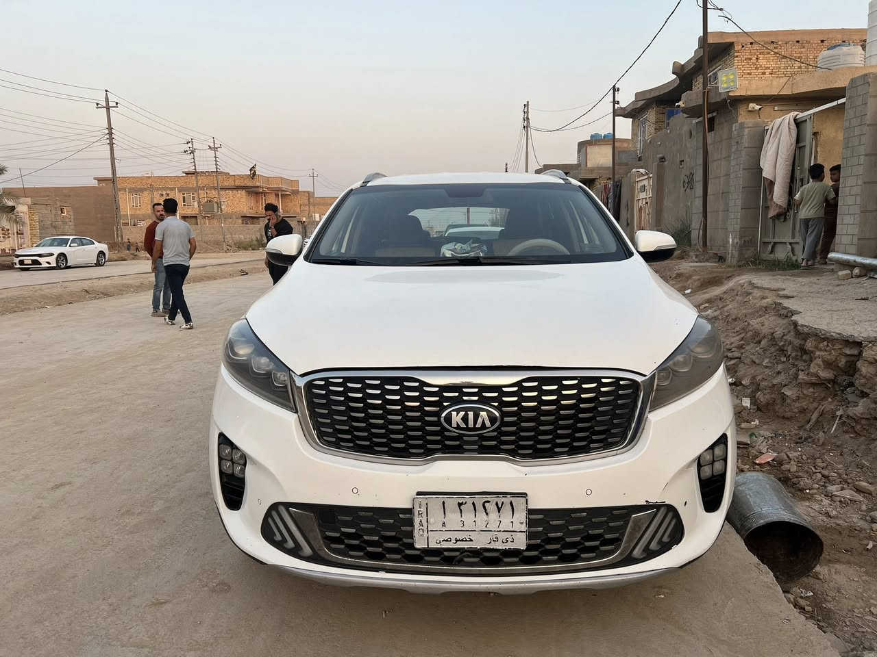 السلام عليكم سورنتو 2020 للبيع خليجي بي سياره نضيفه وعلى ايد وحده مواصفات فول عدا الفتحه
1-مكينه 6 سلندر 3500
7راكب
3-تدفئه تبريد منفصل 3 قطع ثلج🥶
4-اوتو هولد 5 وضعيات قياده
5-شاشه كبيره لمس كار بلي 
6-لايت وLED زنون بلادي عالي ناصي
7-بصمة ابواب وبصمة تشغيل وجنطه شفط
8-كامره خلفيه ورادارات 
9-ويل كروم حجم 20
10-كشنات جلد والكشنات الاماميه كهرباء
11-بالسرعه 120 دك جرس
12-اشاير بالمري ومري شفط
13-ماشيه 158 الف كيلو
14-كير 8 نمر
15-حساسات امامي خلفي
16-تحكم ستيرن جهتين كروز سرعه
وبعد بيه مواصفات مكينه فقط مبدل بيه كازكيت شرط شغل شركه مكفوله من التنقيص كير كفاله رقم ذي قار  السعر 235وبيه مجال للشراي المكان الناصريه قضاء النصر للاستفسار الاتصال على الرقم ***********📞
