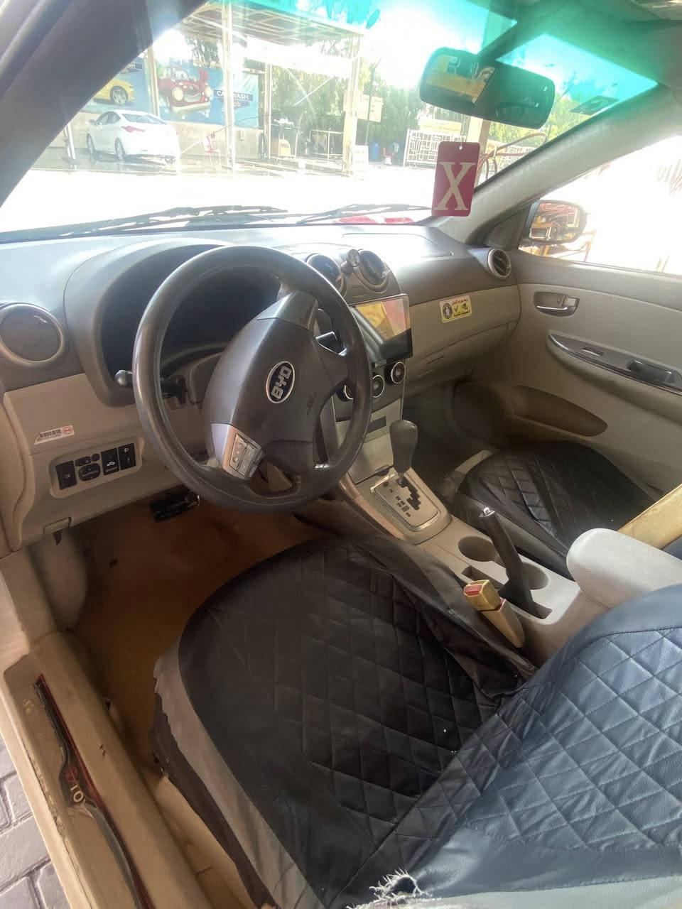 السلام عليكم 
BYD 2016 ابيض خصوصي 
رقم بغداد 
سياره جاهزه من كلشي نضيفه جداً 
بيها ٣ قطع صبغ 
تدفئه شغاله 
التبريد بس الكومبريسر بي صوت بس شغال 
تحويل مباشر  بأسمي 
سياره مال بيت  ع كد الدوام روحه ورجعه صدر ٨٠٪؜ 
حداديه فول 
مشط ستيرن جديد 
باور ستيرن جديد 
تايرات جدد 
جاهزه ترايك وين ما يعجبك 
السعر ٦٣ وبيها مجال 
العنوان مجمع بسمايه السكني 
للاستفسار ***********
