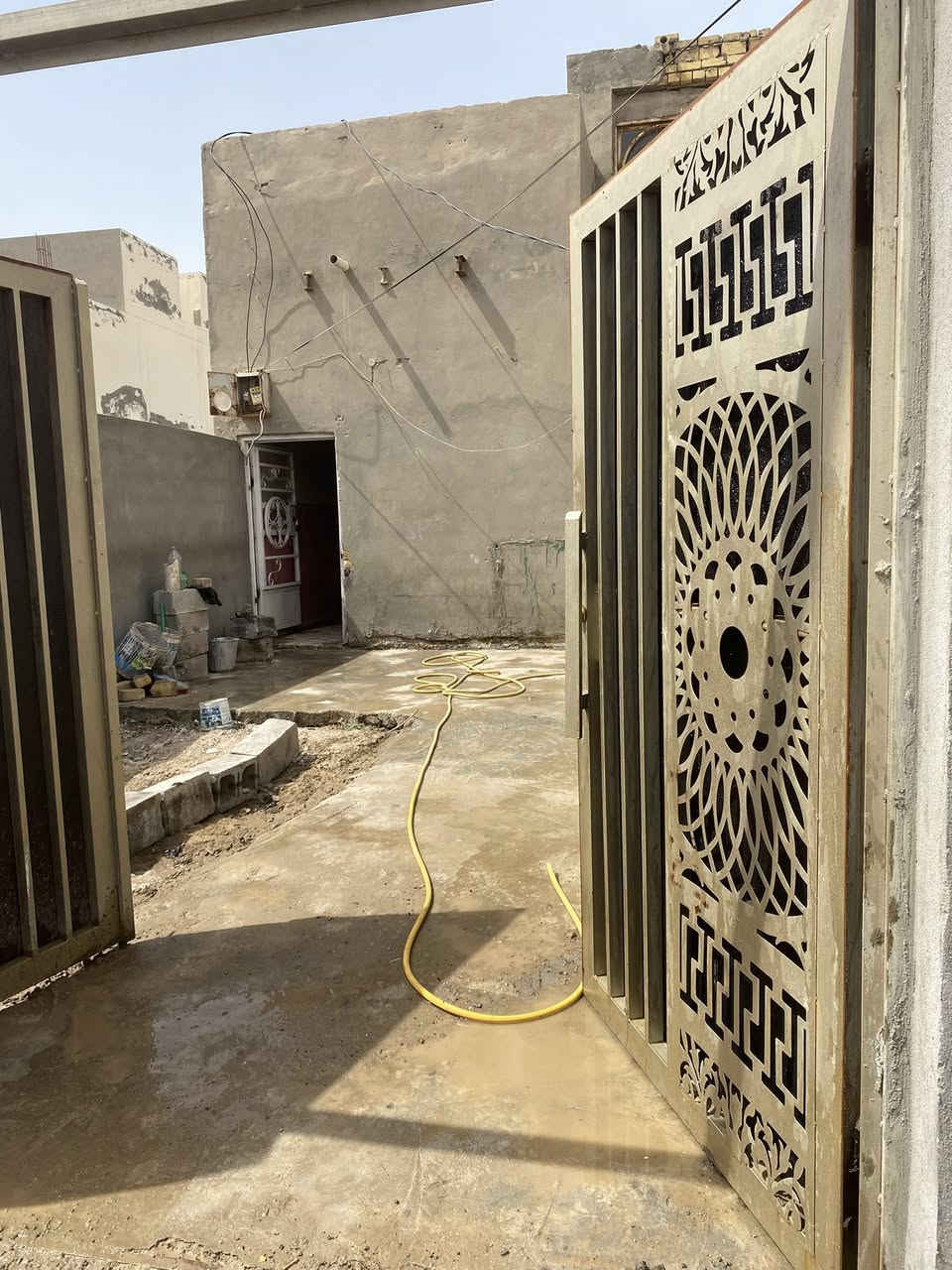 دار سكن الايجار
حي الزهراء خلف المعهد التقني المساحة110متر
غرفة صالة مطبخ طارمة
صحيات ***********
