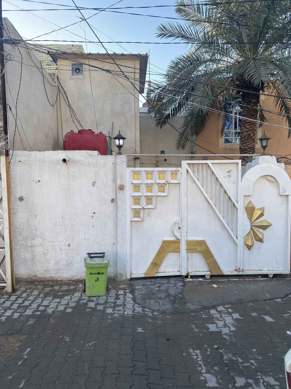 دار للبيع مساحه 100 متر طابو صرف طابقين على شارع 15 بدايه حي ميسان  للاستفسار اكثر اتصال على الرقم ***********
