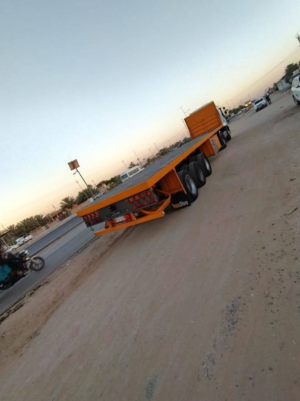 السلام عليكم  رينو موديل 2000 مواصفات دوله رقم بغداد شرط التحويل عربانه جديده 13,60 دك الجرف حداديه شرط مكفوله من كلشي للاستفسار ***********
