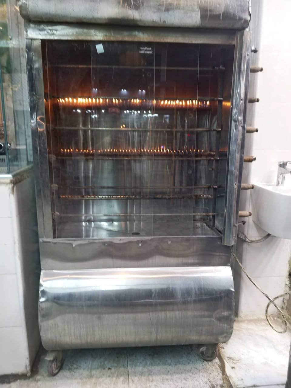 سلام عليكم شوايه دجاج البيع جديده سعر مناسب ***********
