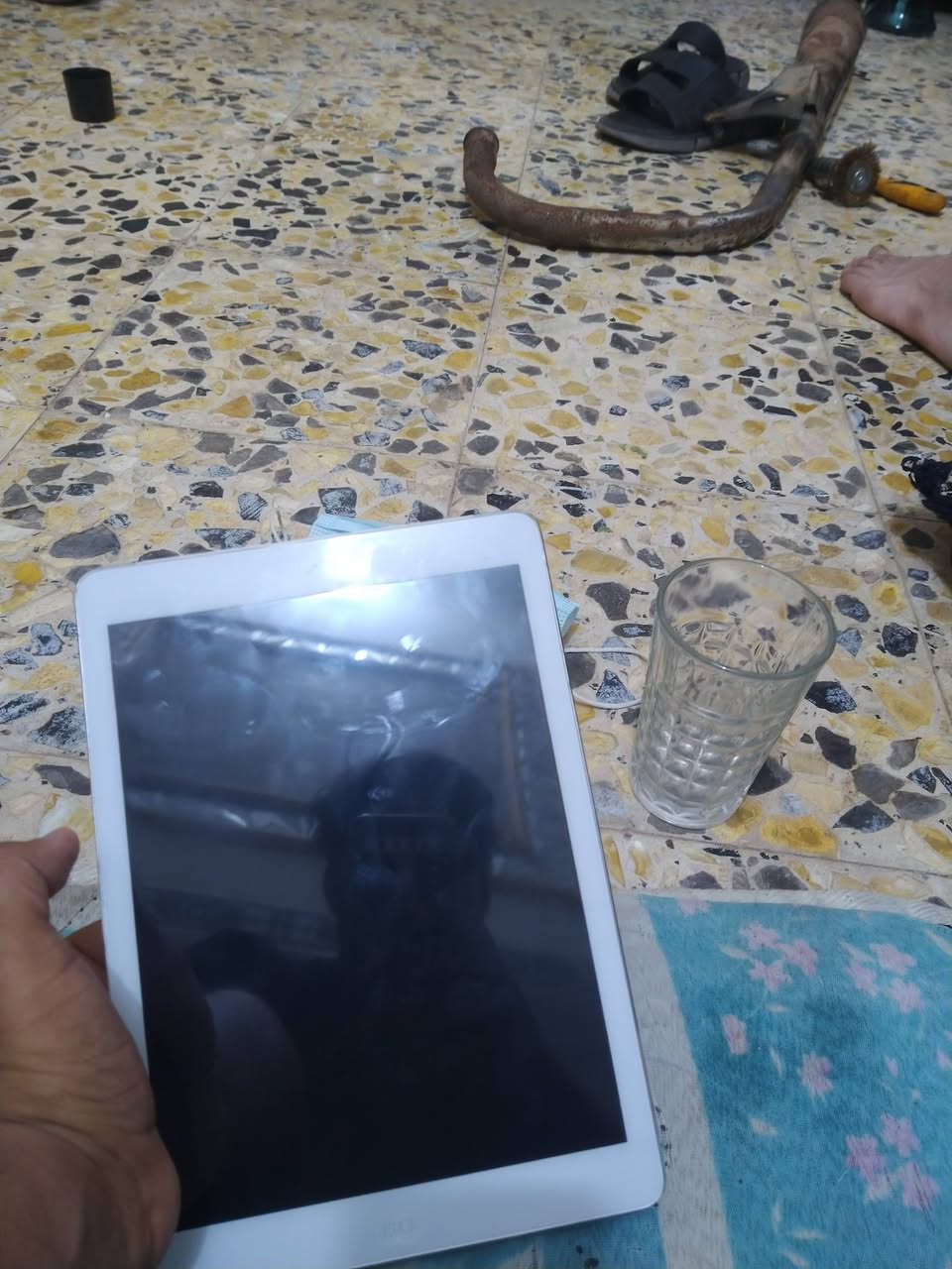 السلام عليكم ايباد اير  مبدل بي فقط حساس الشاشه سعر 125 وبي مجال
***********
