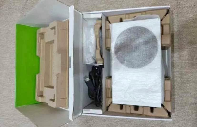xbox series s 2023
نەکراوەیە دەسکو جیهازەکەش 
لۆک لۆکن وەک و بیلادی شەریکە 
بە هەمووی مانگێک ئیشی نەکردووە
گەیمپاسی یەک ساڵی لەگەڵە 
کارتۆن و وایەر هەمو شتێکی شەریکەی لەگەڵ ماوە 
نرخی ٤٥٠ هەزار قفلیەتی 
لە سلێمانیم گەیاندنم هەیە بۆ هەموو شوێنێک 
*********** السليمانية, العراق
