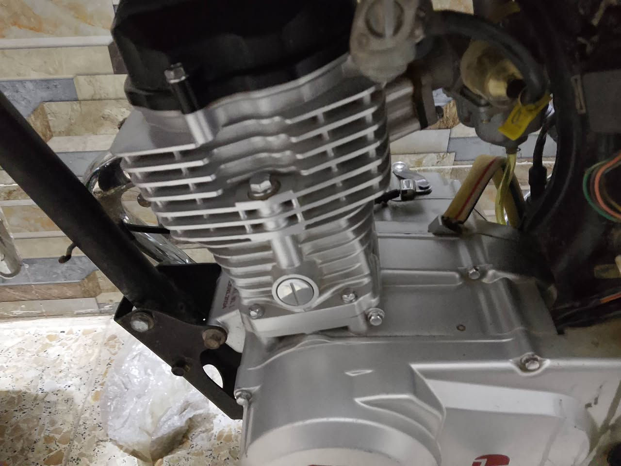 سلام عليكم عندك دراجة للبيع موديل 24طالع بل25 بسعر 600بيها مجال للطيبين هاذ رقمي ***********
