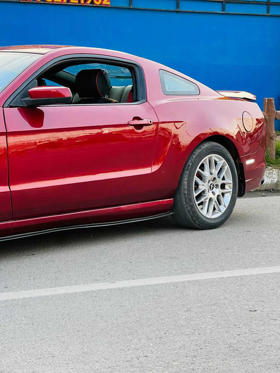 شلون شباب ❤️ 
موستنك 2013 فول برميوم 
رقم بغداد ( الانكليزي ) 
محرك V6 محرك شادة جديد وصل ضمان موجود 
سيارة كاملة من كير ومحرك وصدر وتبريد 
الاضافات : 
بجم شيلبي كامل
هدرز & دبات رموت 
سبايدر شيلبي 
بك لايت سموك 
لدات ترحيب ثلجي / اصفر 
داخل كاربون فايبر 
السيارة مصبوغة حزام جديد هل اسبوع 
السعر 110 وبيها مجال بسيط 
مكاني بغداد البنوك 
*********** بغداد, العراق
