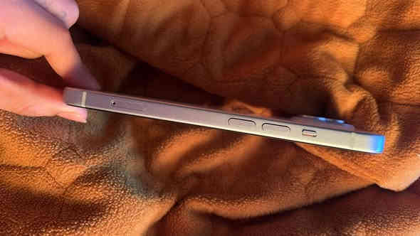 السلام عليكم ايفون 15 عادي ماستر بطاريه 83 جهاز نضيف مع ملحقات كامله  مكاني بغداد السعر 650 وبي مجال بسيط جهاز نضيف اي زلغ مابي استفسار واتساب ***********
