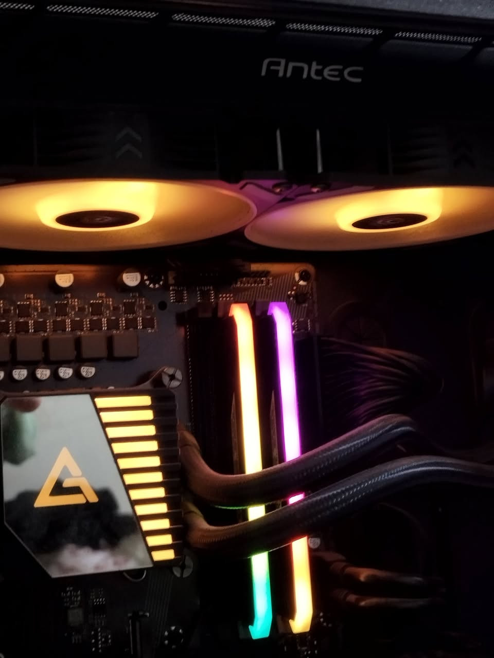 للبيع pc 
CPU  Intel Core i5-12400
GPU  RTX AORUS 3060 12G 3FANS
M.B   B650 Gigabyte D4
RAM  16 3200H VENGEANCE RGB
SSD  1TB SAMSUNG 
ALO  240MM ANTEC
مع الكيس يحتوي على /
كيبورد Redragon 
ماوس اترك شارك x11
مايك من شركة maono
جميع قطع الكمبيوتر ماركة معروفة ،
التواصل على *********** واتس اب  او  مانزنجر فقط
