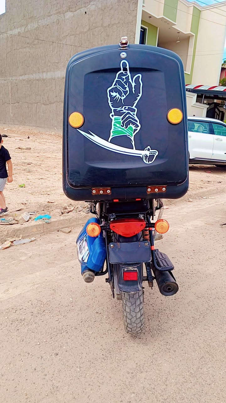 بوكسر موديل 21 اوراق اصولية كبل اترقم اي نقص مابيهة كلش نظيفة قبل 20 يوم امجفت شركة دراجة خرسة  خير من الله بكاني الحسينية الراشدية السعر مليون و300 اوبيهة مجال قليل ***********
