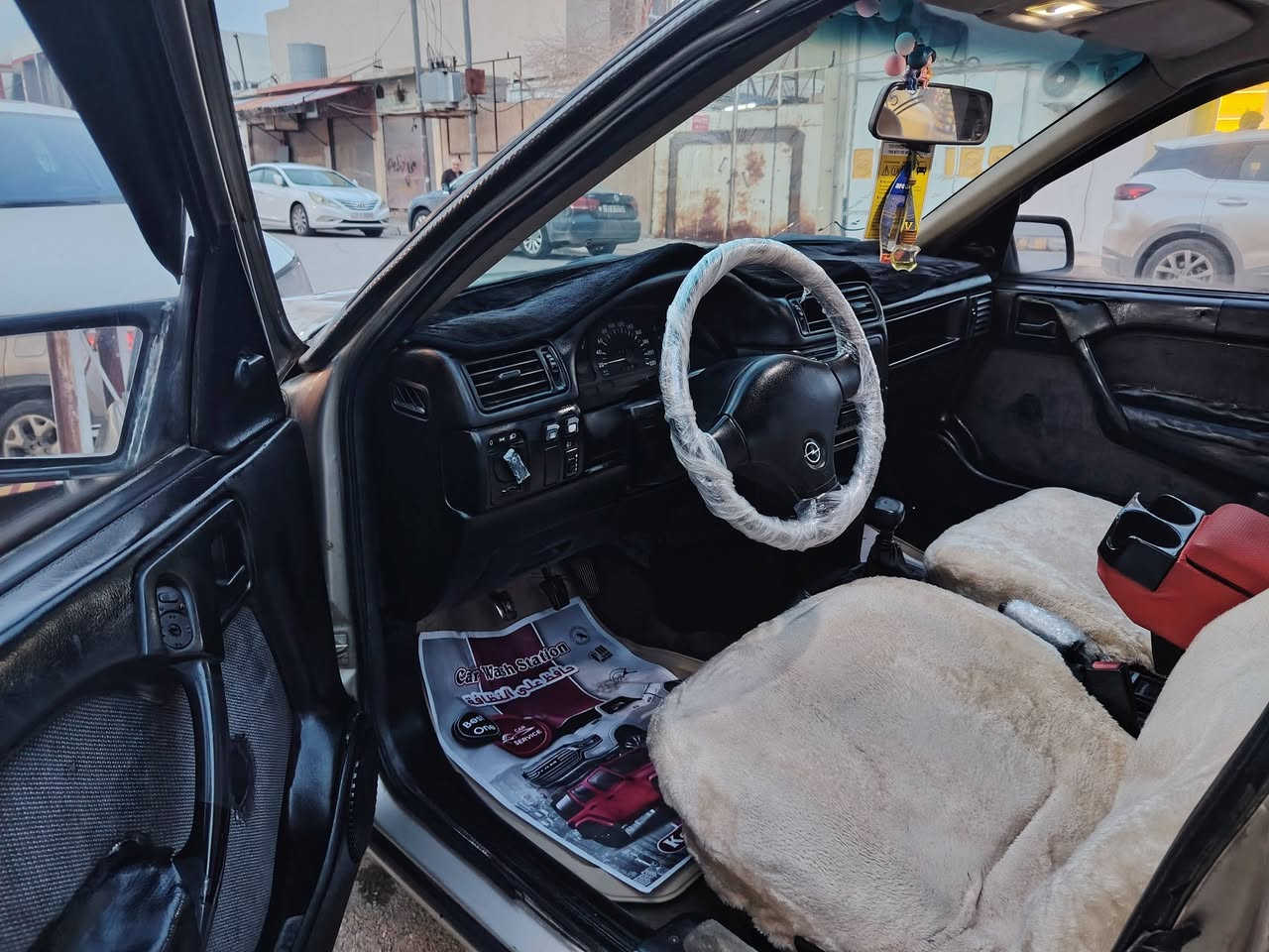 فكترا ١٩٩٠
حجم محرك ١٨
كير عادي
صبغ جماليه ( تعمير هلالات)
هزة جديد
كوبون بنزين موجود
سنوية ساقطه صارله ٧ أشهر
للاستفسار ***********
