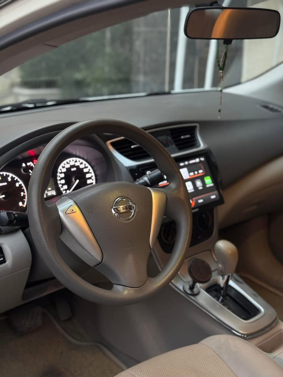 السلام عليكم 
نيسان سنترا ٢٠١٦ رقم سليمانيه بسمي شخصيا تحويل فقط ماسوي وكاله وارد خليجي سعودي السياره يعني ياباني براسه لاتقارنها لابلصيني ولابلوارد امريكي مكفوله كفاله عامه من الصبغ والضربه فقط بيها صخات بسيطه موضحهن بلصور بلبنيد او جاملغ خلفي اوسونارها موجود ويه الصور يم المندلاوي ماشيه ٧٧ الف حقيقي سبيرها اوغراضها اوعدتها بعدهن على وضع الشركه مامفتوحات ولاشايفهن تبريد مجمده بعز الصيف خلفي امامي شاشه اندرويد كامره مري كهرباء باتري جديد تخم تاير جديد اصلي مو صيني محرك اوكير كفاله صدرها يرادله ملاحضات بسيطه شمعه + قاعده مال دبل والخلفي بوش هوزن فقط بس طستها تخبل ناعمه مجال ماعندي اصلحهن مكاني بغداد الشعب سعرها ١٢٥ بيها مجال للشراي والناس الطيبه رقمي ***********
