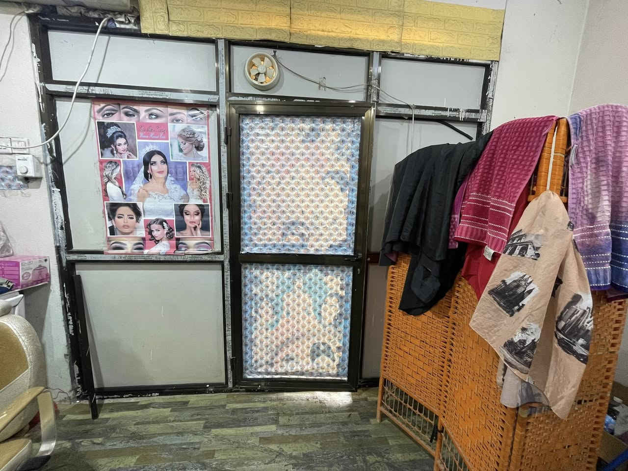 السلام عليكم
للبيع 

باب المنيوم 3.5*2

2 كرسي حلاقه 

ميز حلاقه ألمنيوم نسائي 3 متر 

مرايه حجم مستطيل  2.5

  

استعمال قليل و اي كسر مابيهن

تواصل ع هذا الرقم ***********

مكاني بغداد الدوره
