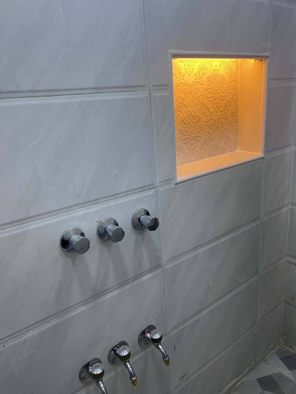 🏠 بيت للبيع في كربلاء
📍 الموقع: حي موسى الكاظم، قرب فندق البارون
📐 المساحة: 50 متر
📄 السند: سند زراعي 25 + قرار محكمة
👷‍♂️ البناء: حديث، درجة أولى
🛏 التفاصيل:

3 غرف نوم

شارع بعرض 8 متر

كافة الخدمات متوفرة (ماء، كهرباء، مجاري، تبليط)

💰 السعر:95مليون (قابل للتفاوض)# يبعد عن شارع البارون 350 متر للتفاصيل أكثر الاتصال على الرقم *********** متواجد واتساب
