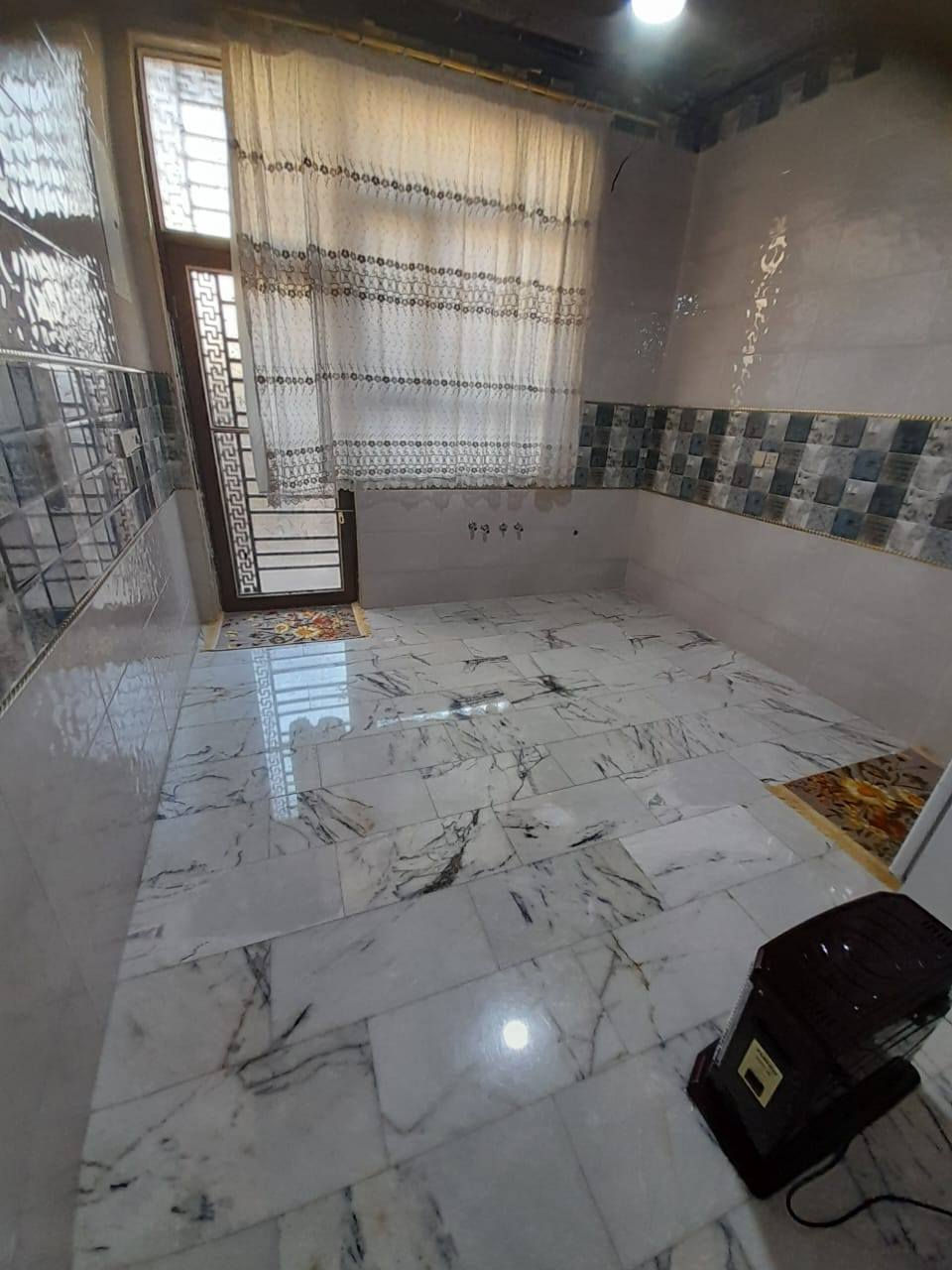 السلام عليكم ورحمة الله وبركاته دار للبيع بلبوبيات مجمع ال ثابت السكني مساحته ١٢٨ متر بناء حديث درجه اولى المجمع خدمات كامله عامود ٤٦ السعر  جوه سعر المنطقه بيع مستعجل تعال شوف المنطقه واسئل جوه سعرهه انبيع ***********
