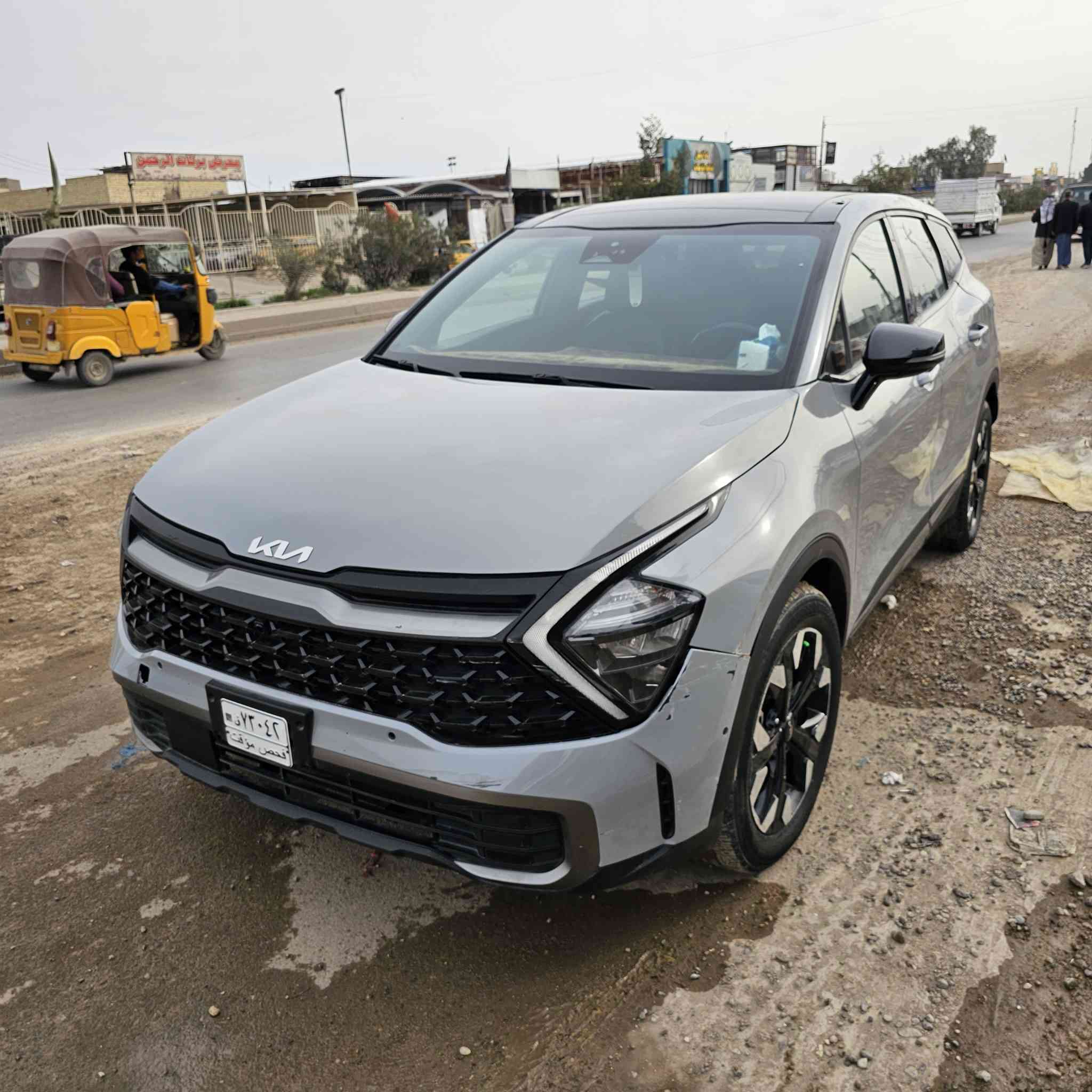 السلام عليكم كيه سبرتج 23 الون سمنتي مكينه 2500 الحادث باب سايق مبدل جاملخ خلفي ربع مصلح على بارد جاملغ امامي مصلح على بارد ربع موصفات معروفه السعر 185 وبيهه مجال رقم ***********
